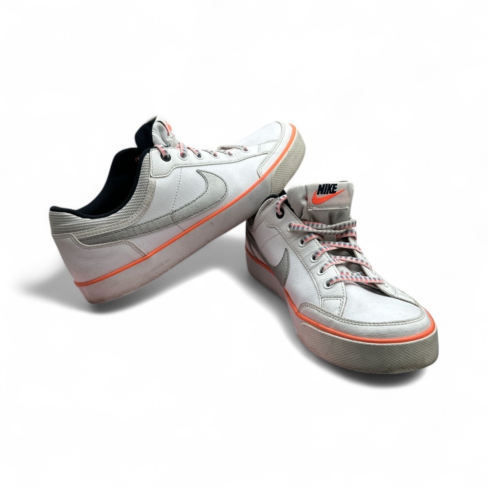 Nike Capri 3 LTR (GS) sneakers in white leather.